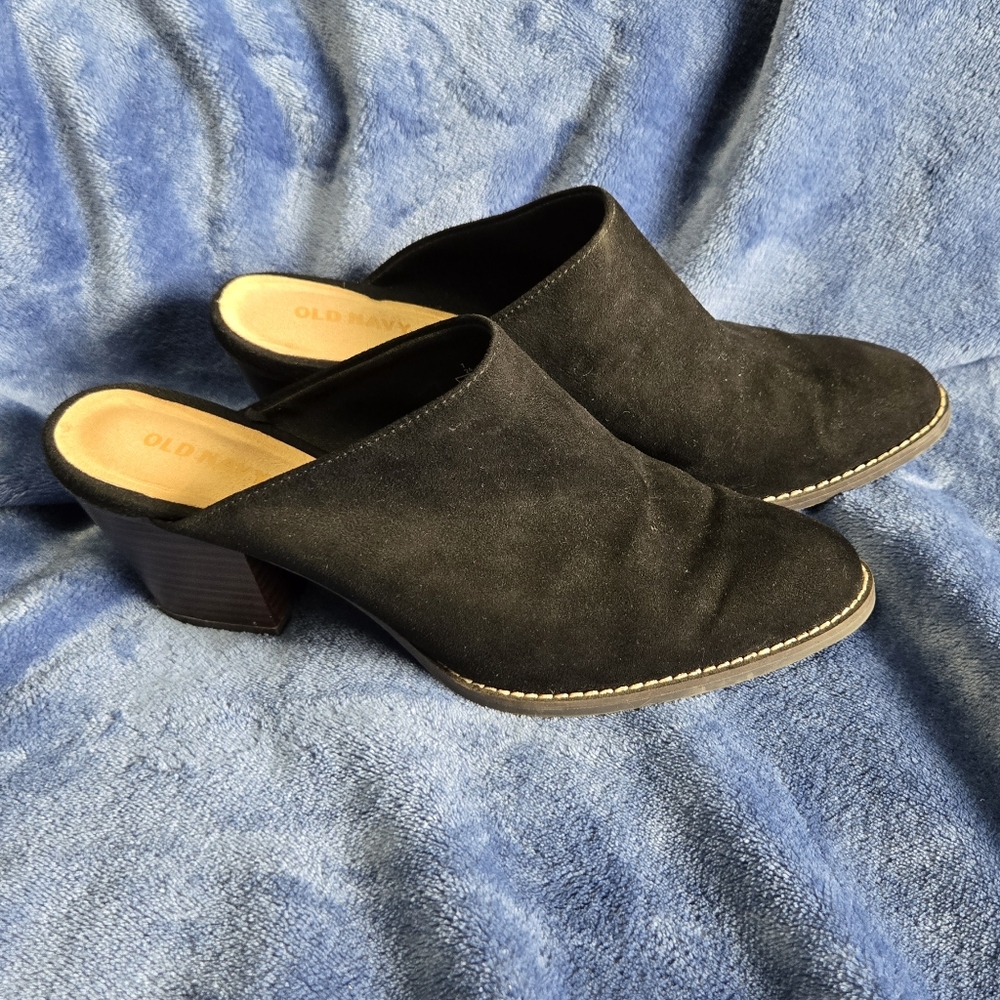 🟢 Old Navy Black Mules with Stacked Heel